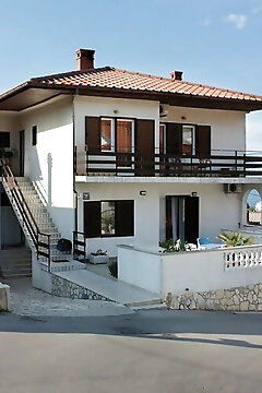 "apartmanok és Szobák Parkolóhellyel Vrbnik, Krk - 5301 Vrbnik"